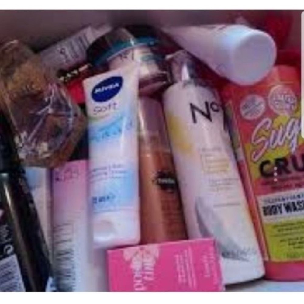 High End Cosmetic Make UP Skin & Hair Care Mixed Lot, Bundle Brand New With Tags - Picture 2 of 9